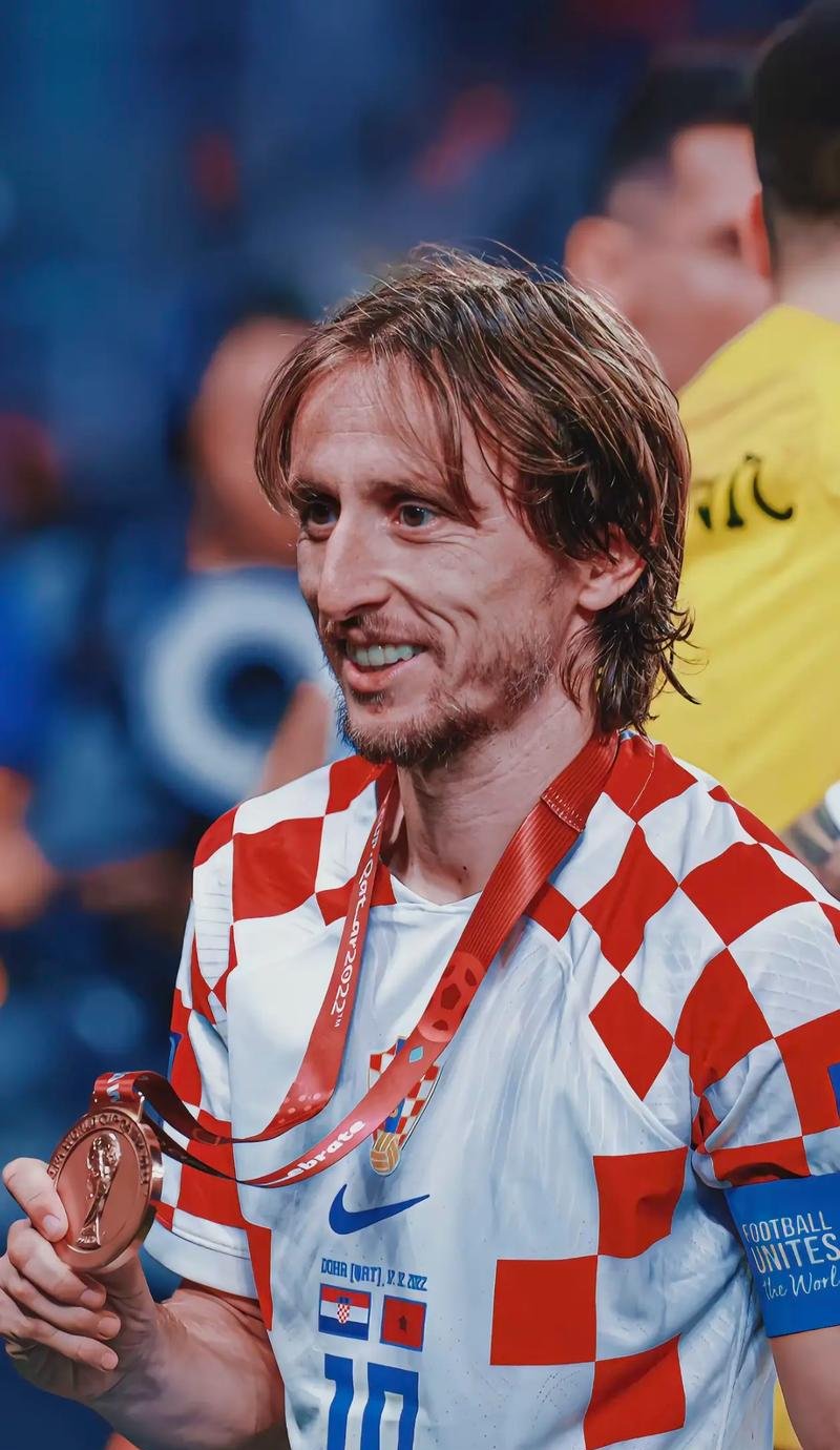 东体：国足海外拉练选迪拜