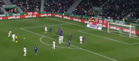 詹姆斯靠节奏稳住局势，东契奇砍42分点亮全场，这场比赛在讲述年龄与风格的变迁吗？