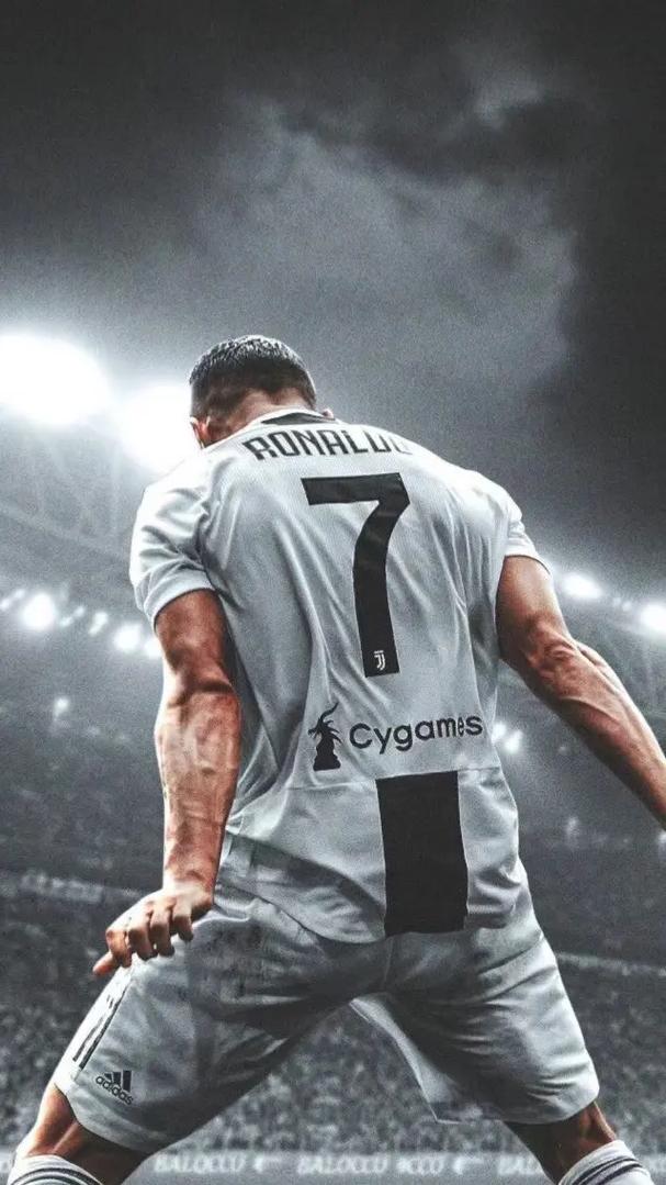 5场5球1助攻＋绝美吊射！金球先生重返巅峰，冲击欧冠打脸姆巴佩